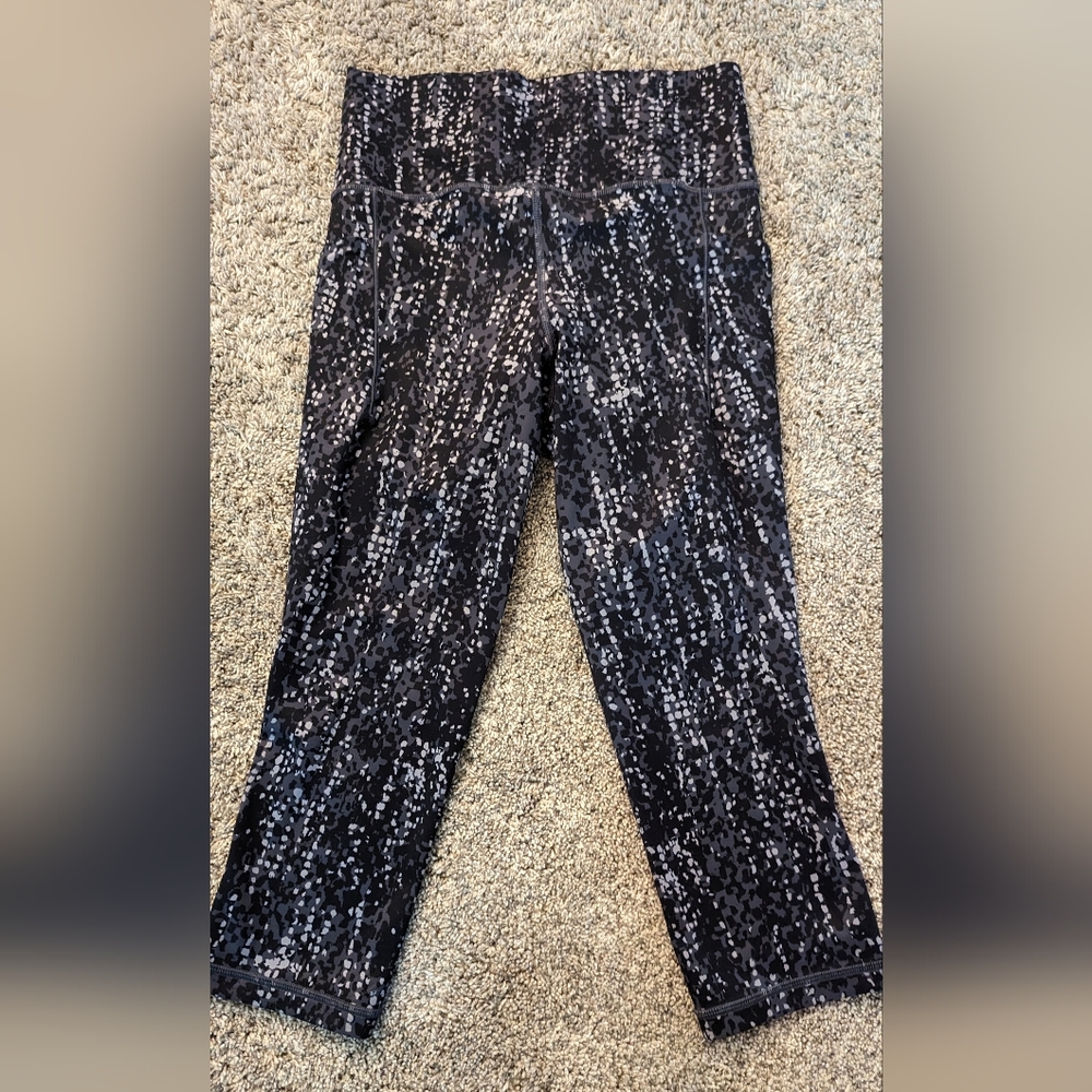 Athleta Salutation ll Capri legging
